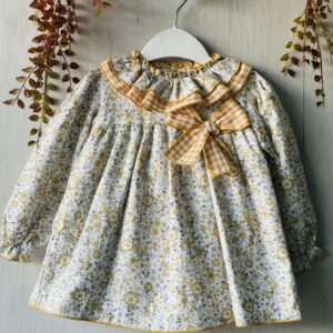 vestido floral mostaza