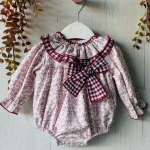 Pelele con cuello y lazo burdeos