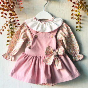 Pichi rosa con estampado flor.